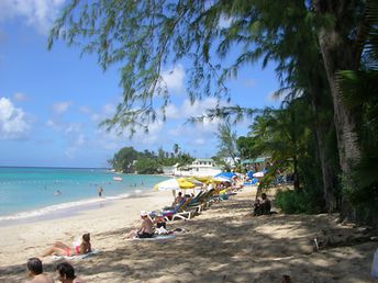 Барбадос, пляж Маллинс бэй, в тени