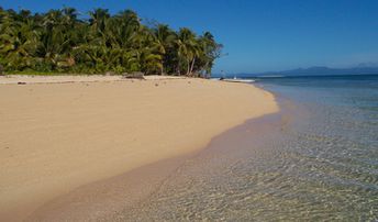 Фиджи, Ломаивити, Остров Тангалай, пляж, кромка воды