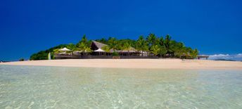 Fiji, Mamanucas, Castaway island, beach, clear water