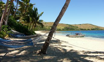 Fiji, Viti Levu, Nananu-i-Ra, Nananu Island Lodge beach