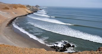 Peru, Trujillo, Puerto Chicama beach, view from top