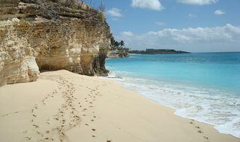 Saint Martin, Cupecoy beach