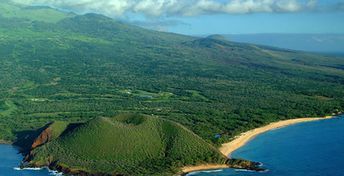 Hawaii, Maui, Makena beach, volcano