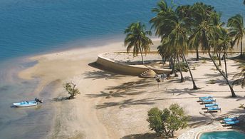 Kenya, Manda Bay Resort, beach