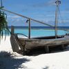 Alifu Dhaalu, Vakarufalhi beach, boat