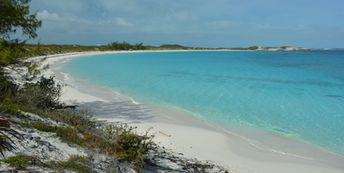 Bahamas, Exuma, Compass Cay, Crescent beach