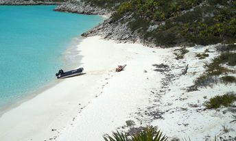 Bahamas, Exuma, Hawksbill Cay, beach