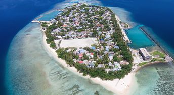 Maldives, Ari atoll, Mahibadhoo island, beach