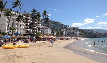 Mexico, Puerto Vallarta, Playa Los Muertos beach