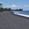Таити, Пляж Тахаруу, черный песок