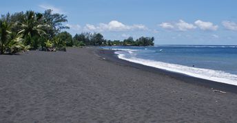 Tahiti, Taharuu beach, black sand