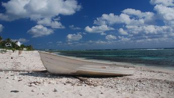 Grand Cayman, Bodden beach, boat