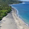 Indonesia, Lombok, Setangi beach, black & white sand