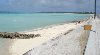 Kiribati, Tarawa, Bairiki Causeway beach