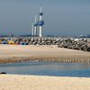 Пляж Марина-бич, вид на Башни Кувейта