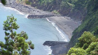 Sao Miguel, Lombo Gordo beach, breakwaters