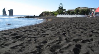 Сан-Мигел, Пляж Мостейрос, черный песок
