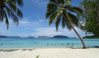 Vanuatu, Espiritu Santo, Lonnoc beach, cruise ship