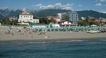 Italy, Tuscany, Marina di Massa beach