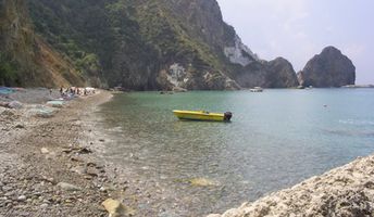 Ponza, Lucia Rosa beach, water edge