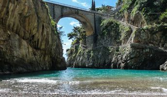 Italy, Campania, Cala di Furore beach, bridge