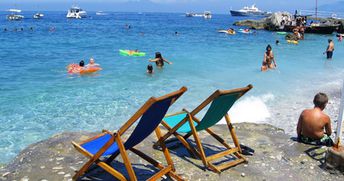 Italy, Capri, Bagni di Tiberio beach, clear water