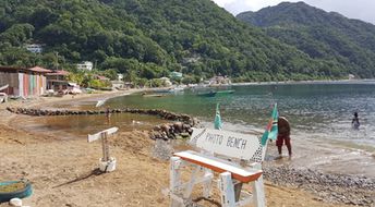 Dominica, Soufriere beach, photo bench