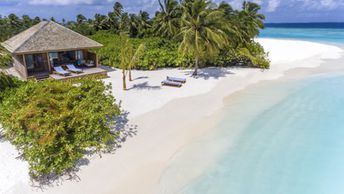 Maldives, Lhaviyani, Hurawalhi island, beach