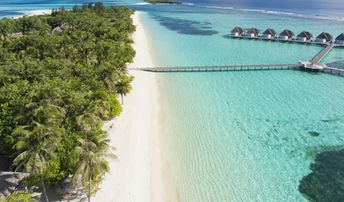 Maldives, Lhaviyani, Kanuhura island, beach