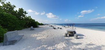 Maldives, Lhaviyani, Naifaru, public beach
