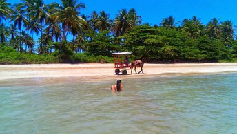 Brazil, Morro de Sao Paulo, Quarta Praia beach, view from water