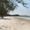 Камбоджа, Сиануквиль, Пляж Прек-Тренг, вид на юг
