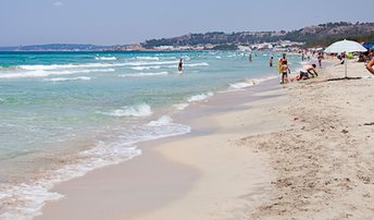 Italy, Apulia, Padula Bianca beach, white sand