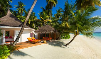 Maldives, Dhaalu atoll, Sun Aqua Vilu Reef island, beach