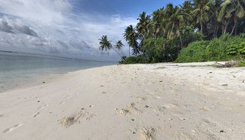 Maldives, Dhaalu, Kudahuvadhoo island, beach