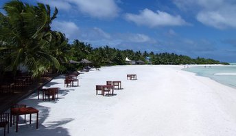 Maldives, Meemu, Hakuraa Huraa island, beach