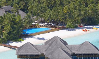 Maldives, Meemu, Medhufushi island, beach