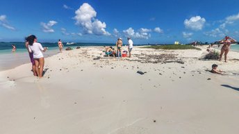 Guadeloupe, Ilet Caret island, beach