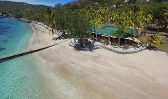 Bequia, Plantation beach