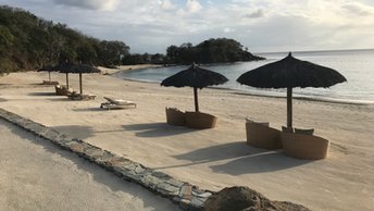 Canouan, Beach Club, tiki huts