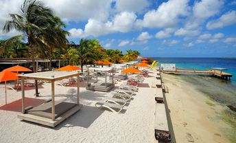 Bonaire, Eden Beach, sunbeds