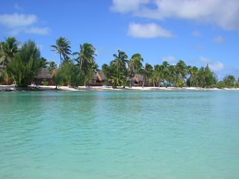 Cook Islands, Aitutaki atoll, Aitutaki Lagoon Resort, beach