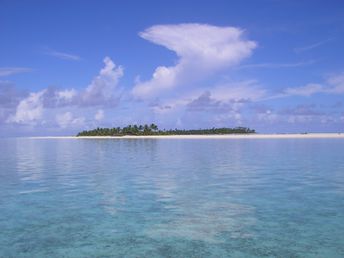 Cook Islands, Aitutaki atoll, Honeymoon island on the horizon