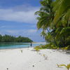 Cook Islands, Aitutaki atoll, One Foot island (Tapuaetai motu), walking