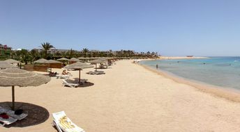 Egypt, Hurghada, Makadi Bay beach, parasols