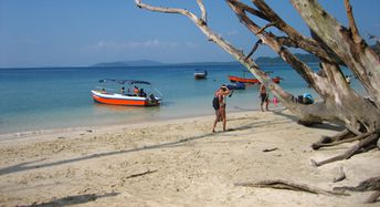 India, Andaman Isl, Port Blair, Wandoor beach, boats