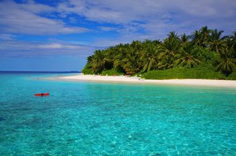 Maldives, Fihalhohi beach, kayak