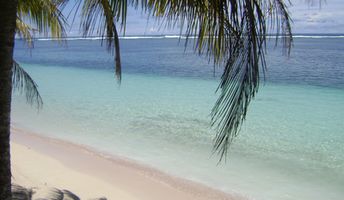 Самоа, Савайи, Пляж Тану, прозрачная вода