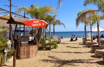 USA, California, Malibu, Paradise Cove beach, cafe