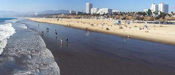 США, Калифорния, Пляж Санта-Моника, вид на запад